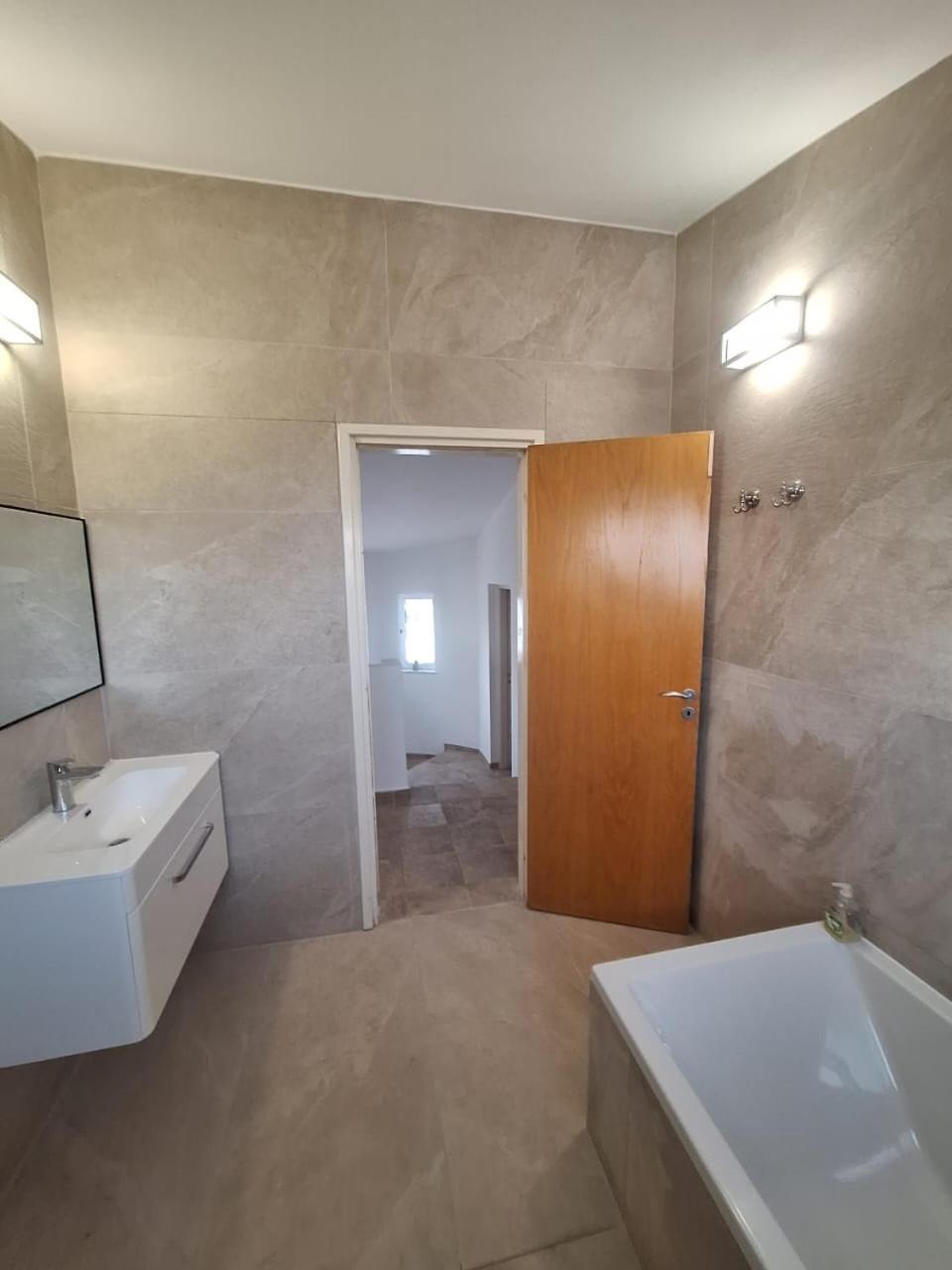 Villa suncity Boutique Beachfront Ayía Nápa Extérieur photo